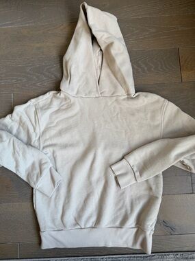 Perfect White Tee Pullover